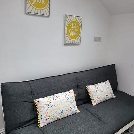 Fancy Basement Flat B Londres Exterior foto