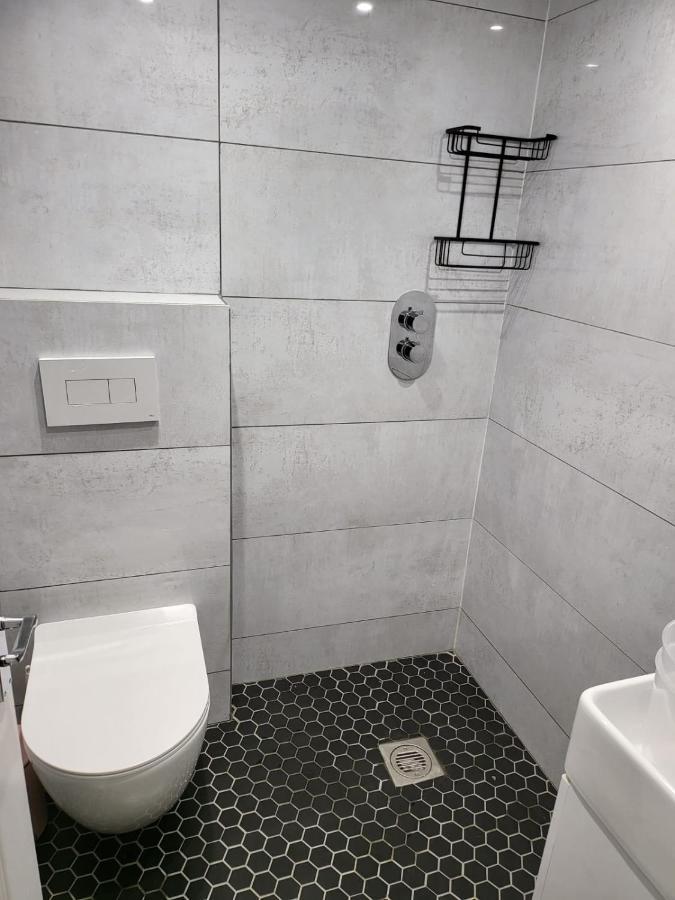 Fancy Basement Flat B Londres Exterior foto