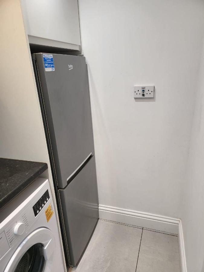 Fancy Basement Flat B Londres Exterior foto