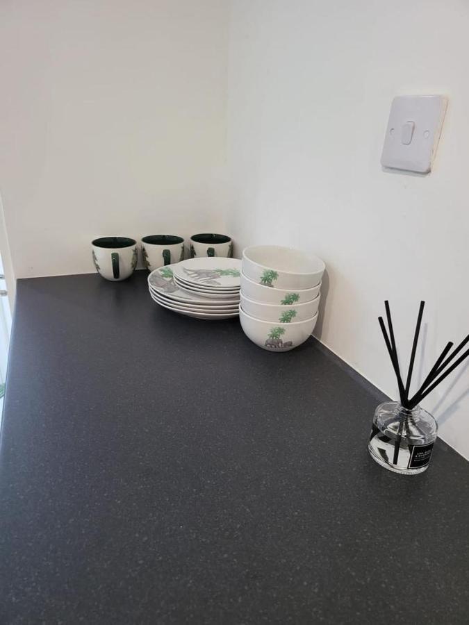 Fancy Basement Flat B Londres Exterior foto