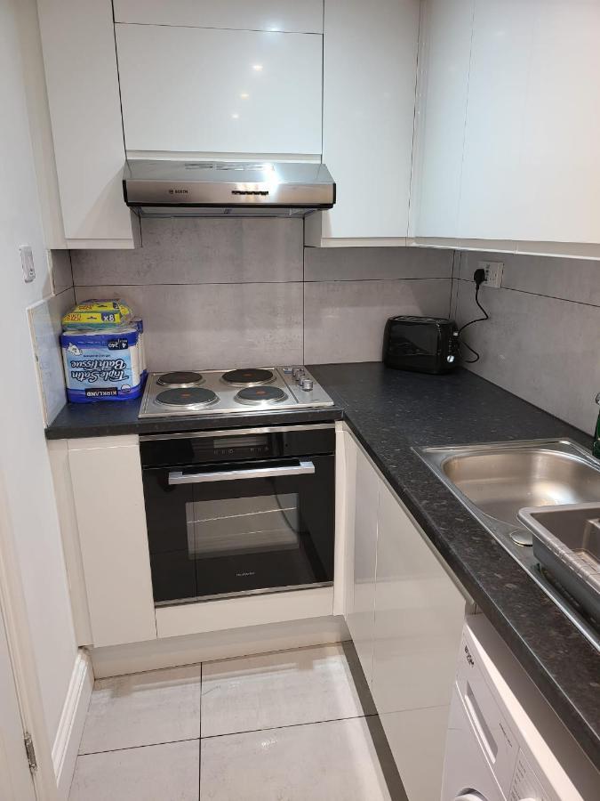 Fancy Basement Flat B Londres Exterior foto