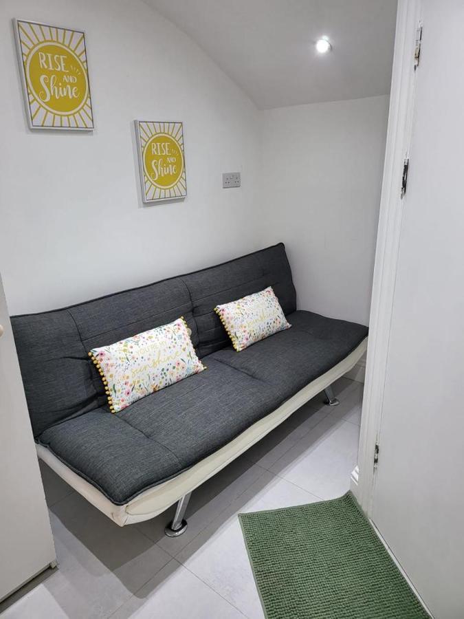 Fancy Basement Flat B Londres Exterior foto